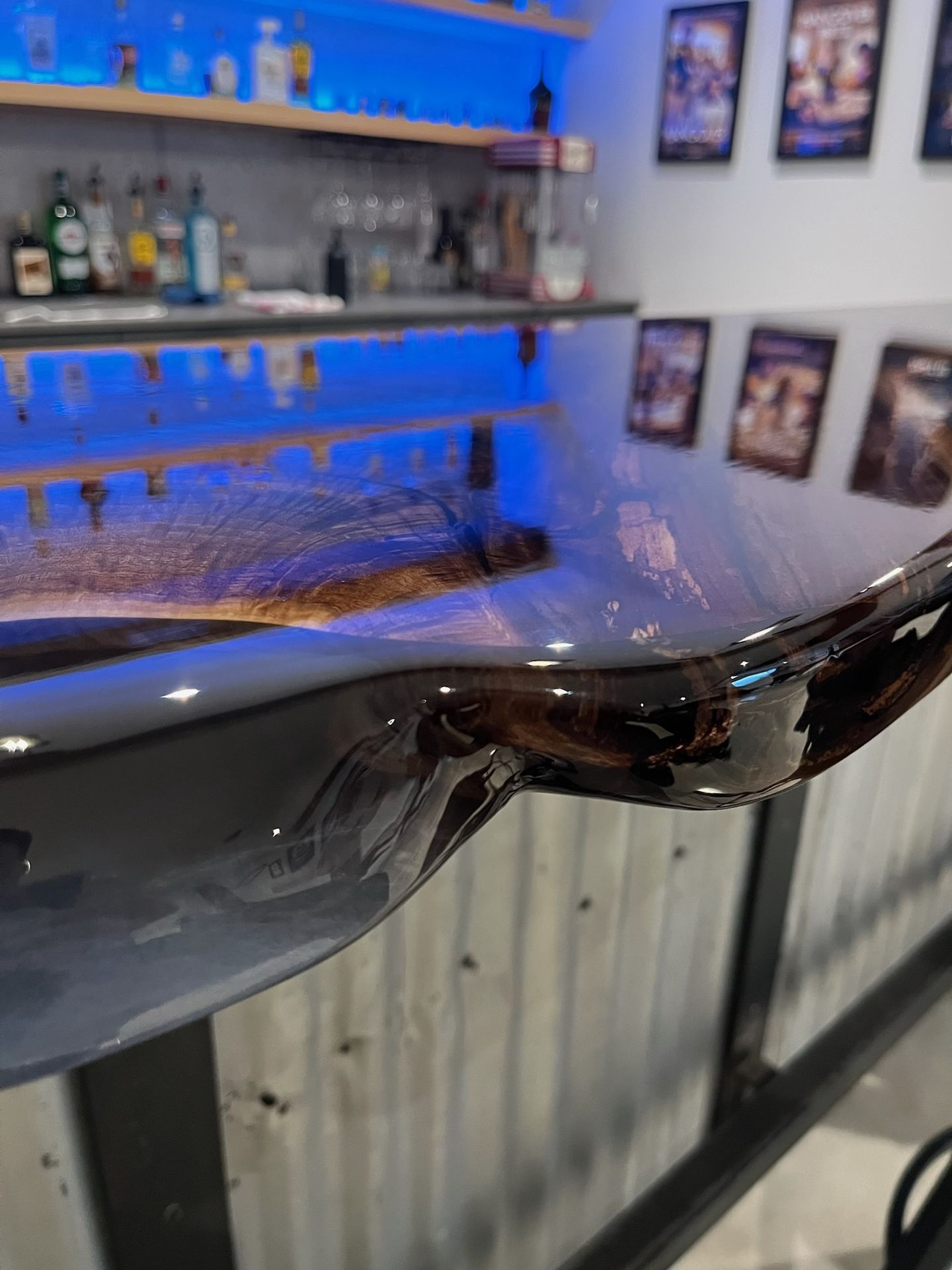 finition époxy transparente sur tranche bois