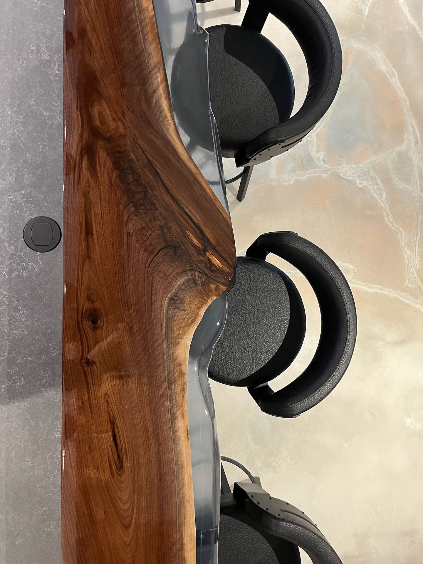 détail époxy semi transparente effet verre