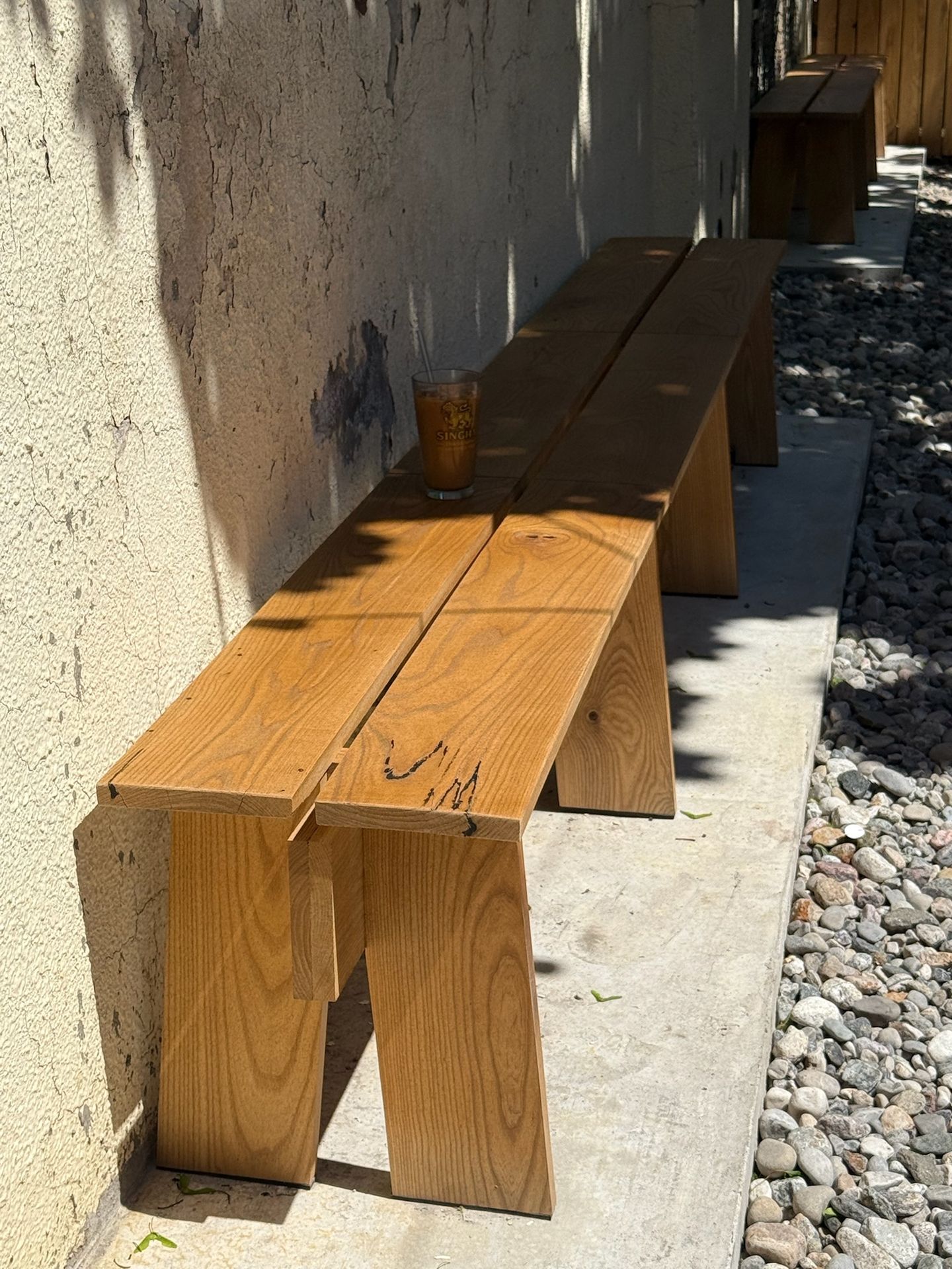 bancs bois sur mesure terrasse restaurant