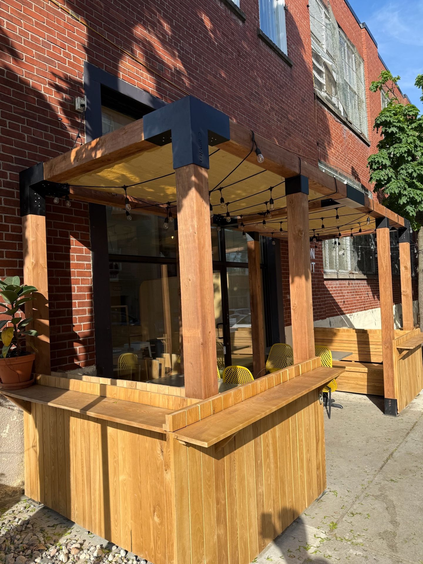 détail mobilier bois frêne finition extérieure