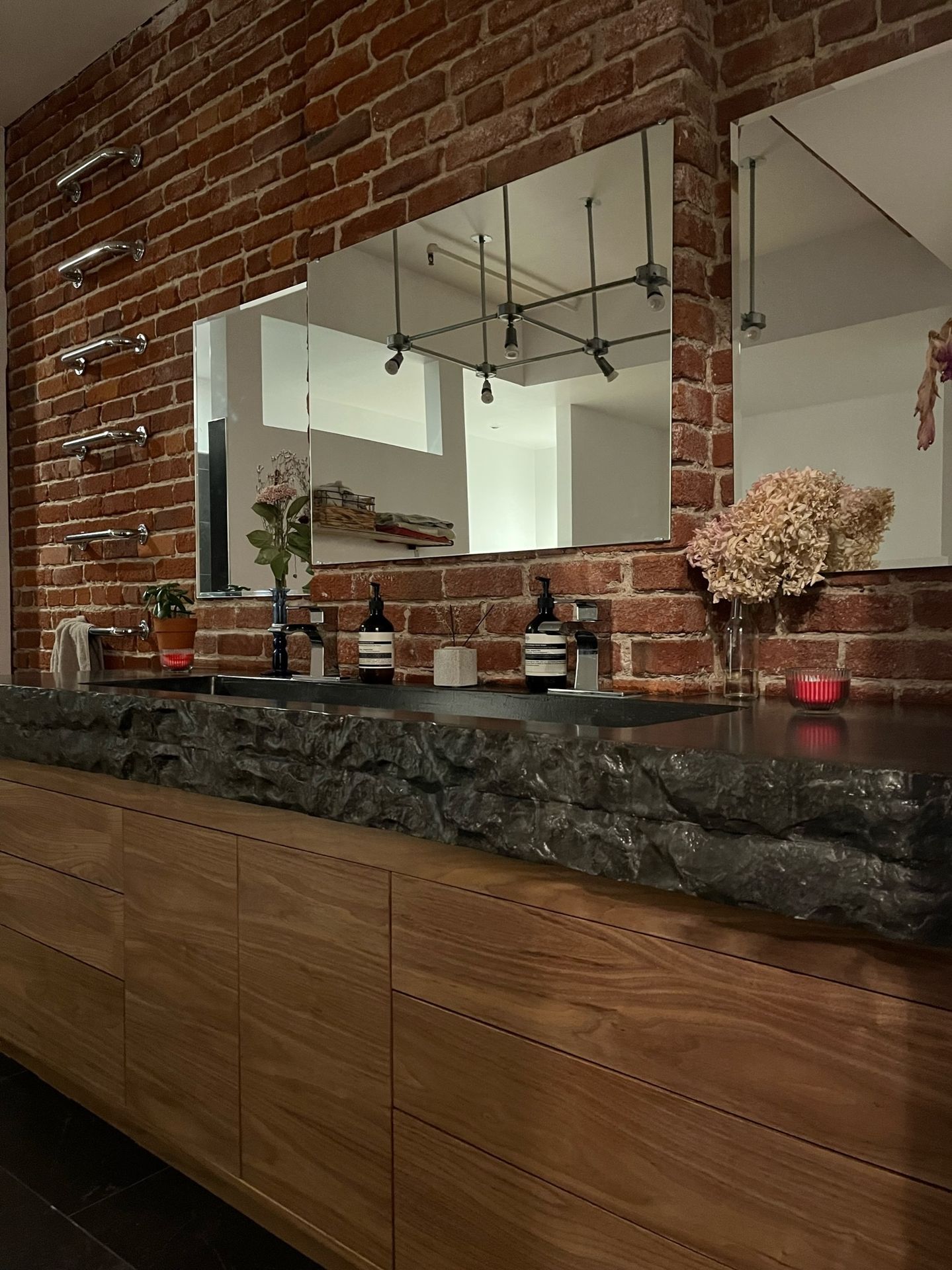 meuble salle de bain bois et béton design wabi sabi