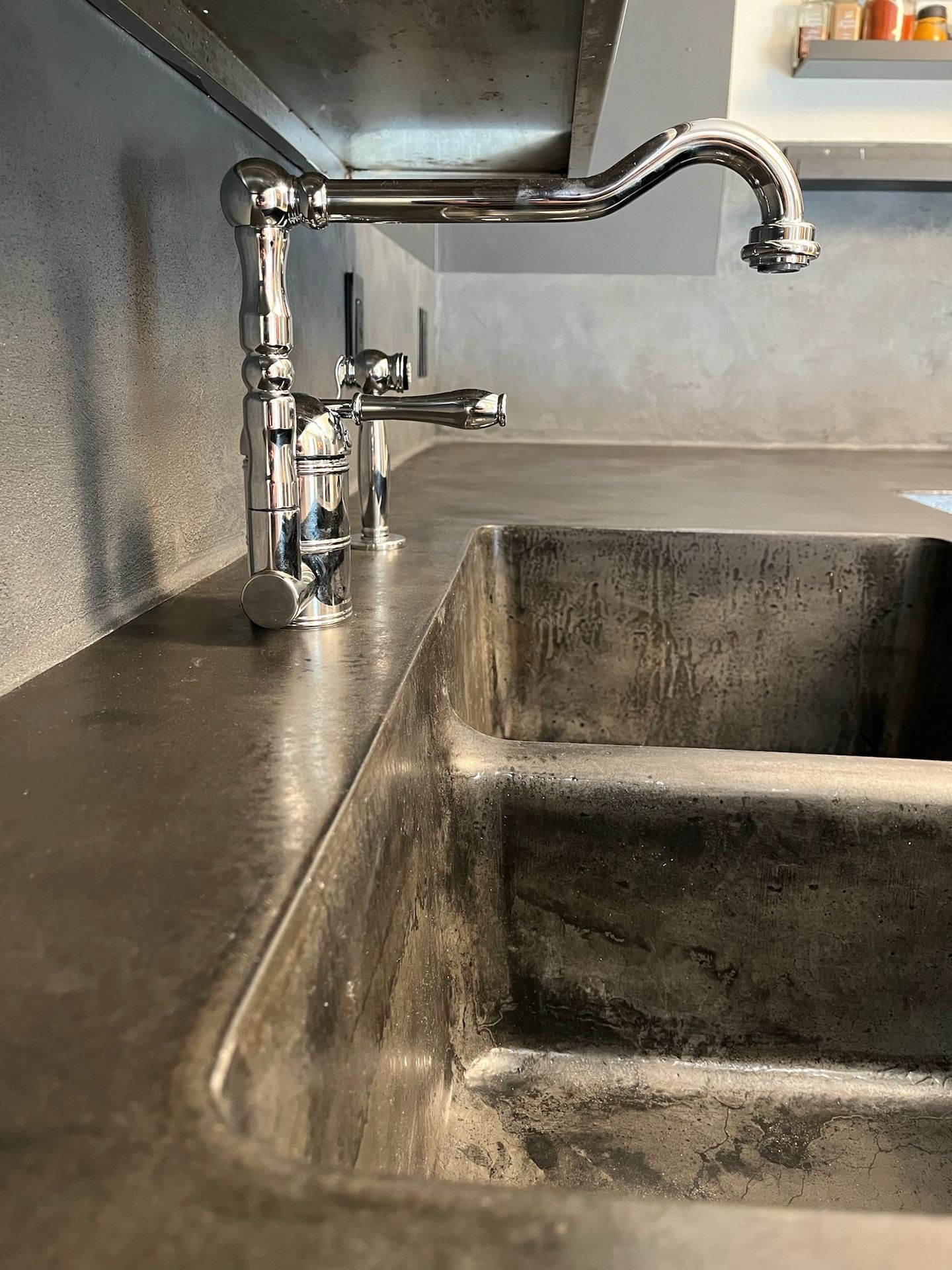 comptoir béton avec double évier intégré