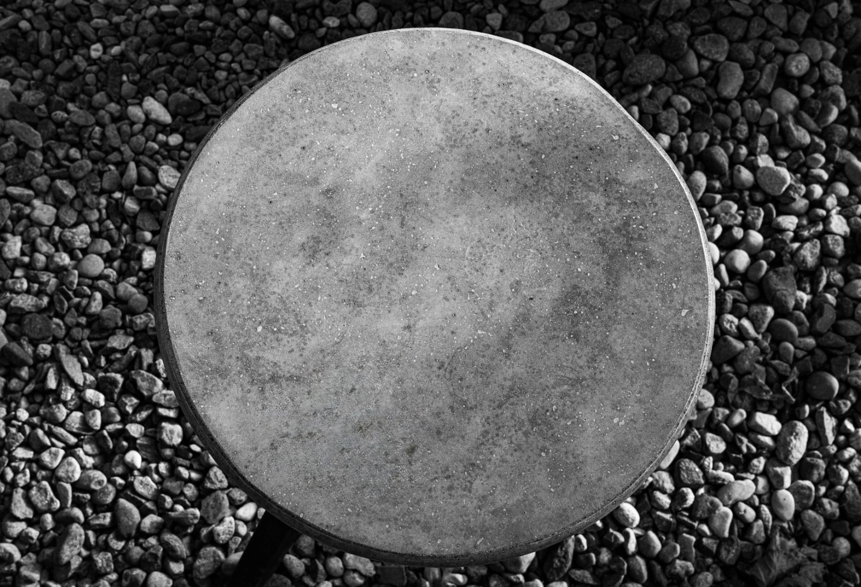 plateau béton rond vue du dessus texture naturelle