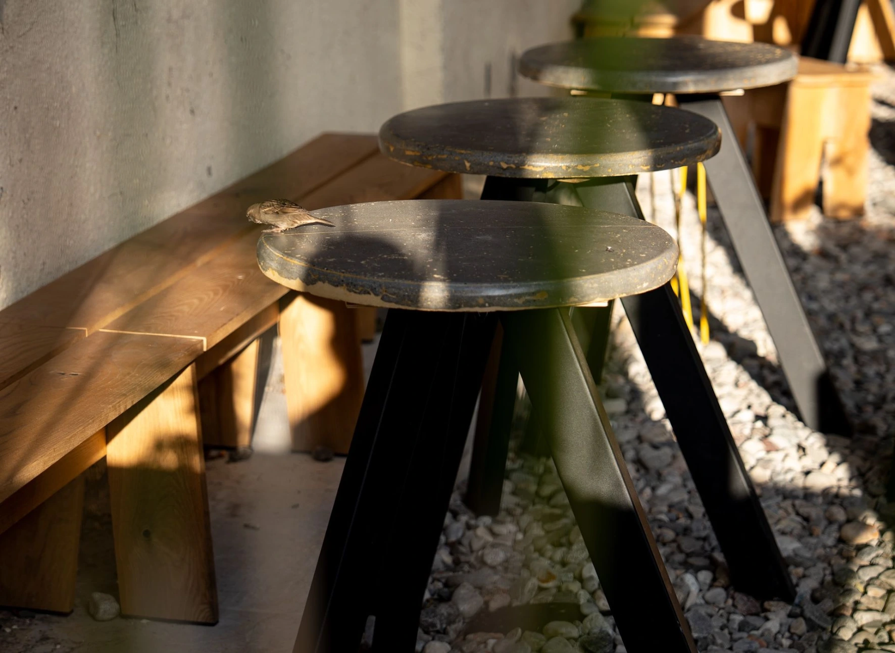 disposition tables et bancs terrasse montréal