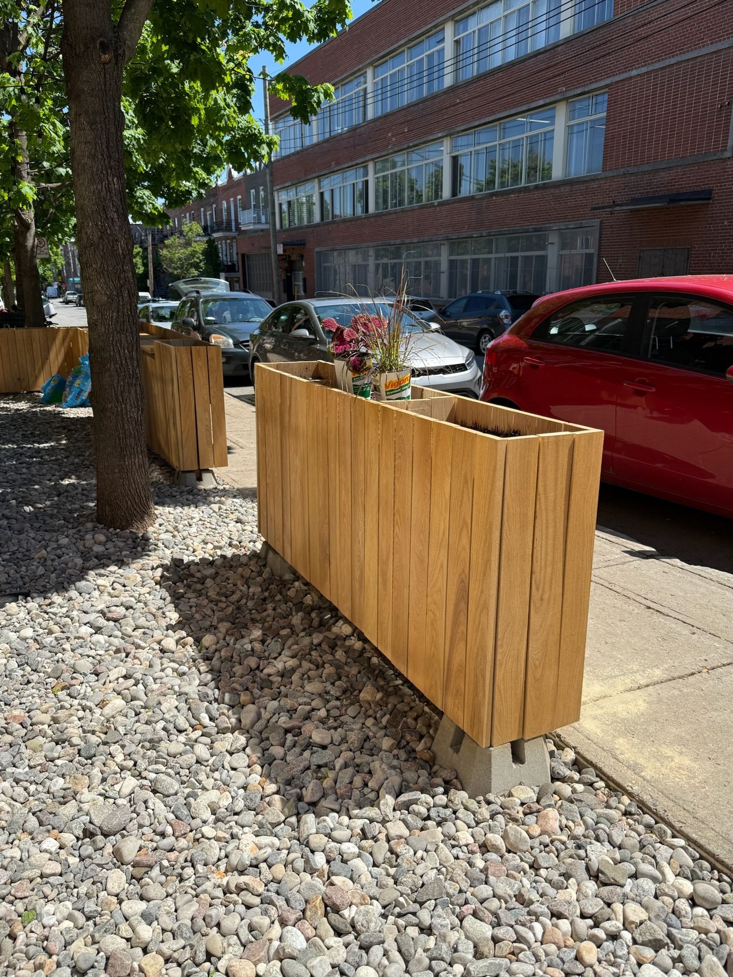 mobilier extérieur frêne massif montréal