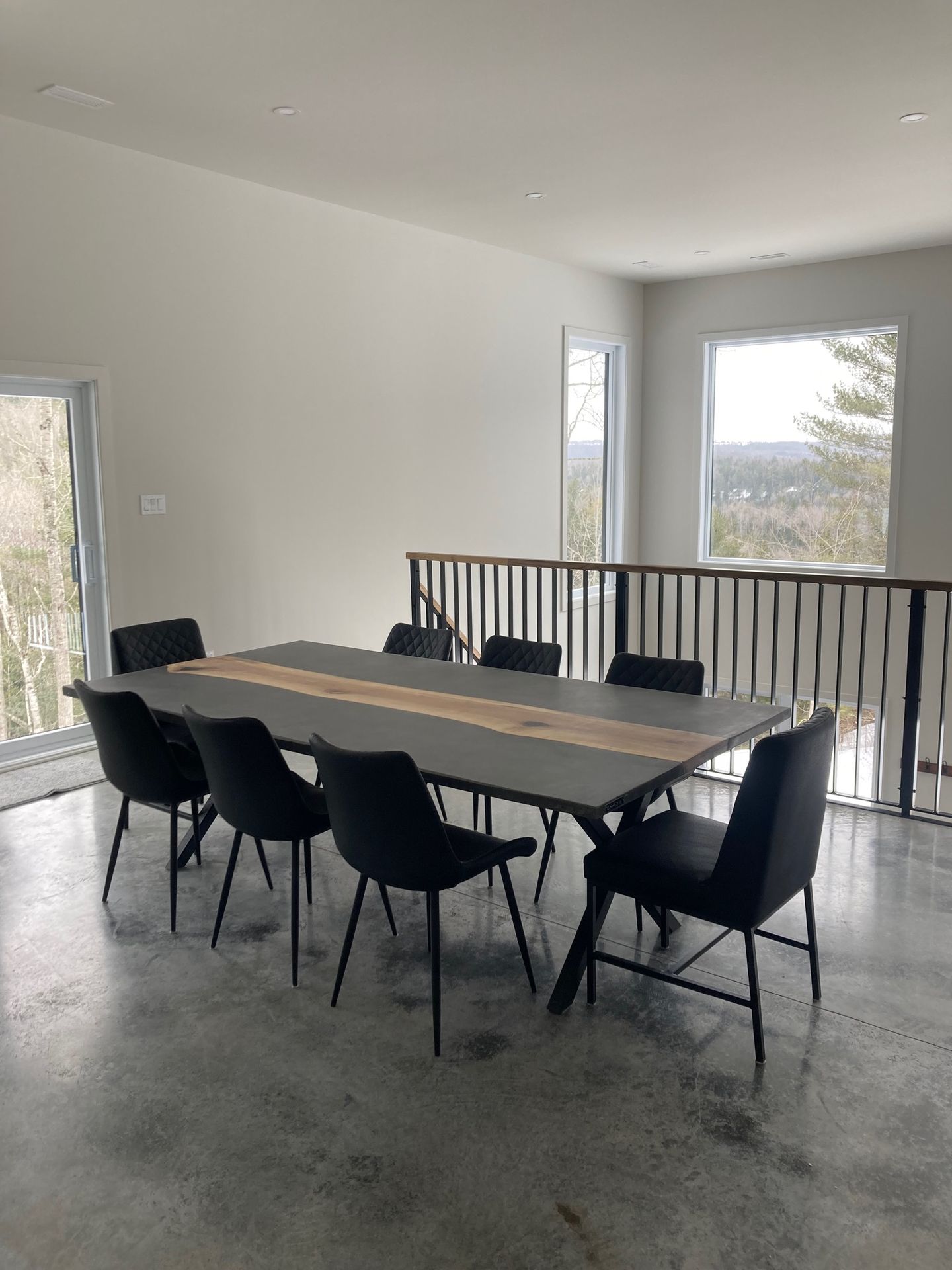 table béton bois érable design intérieur lumineux