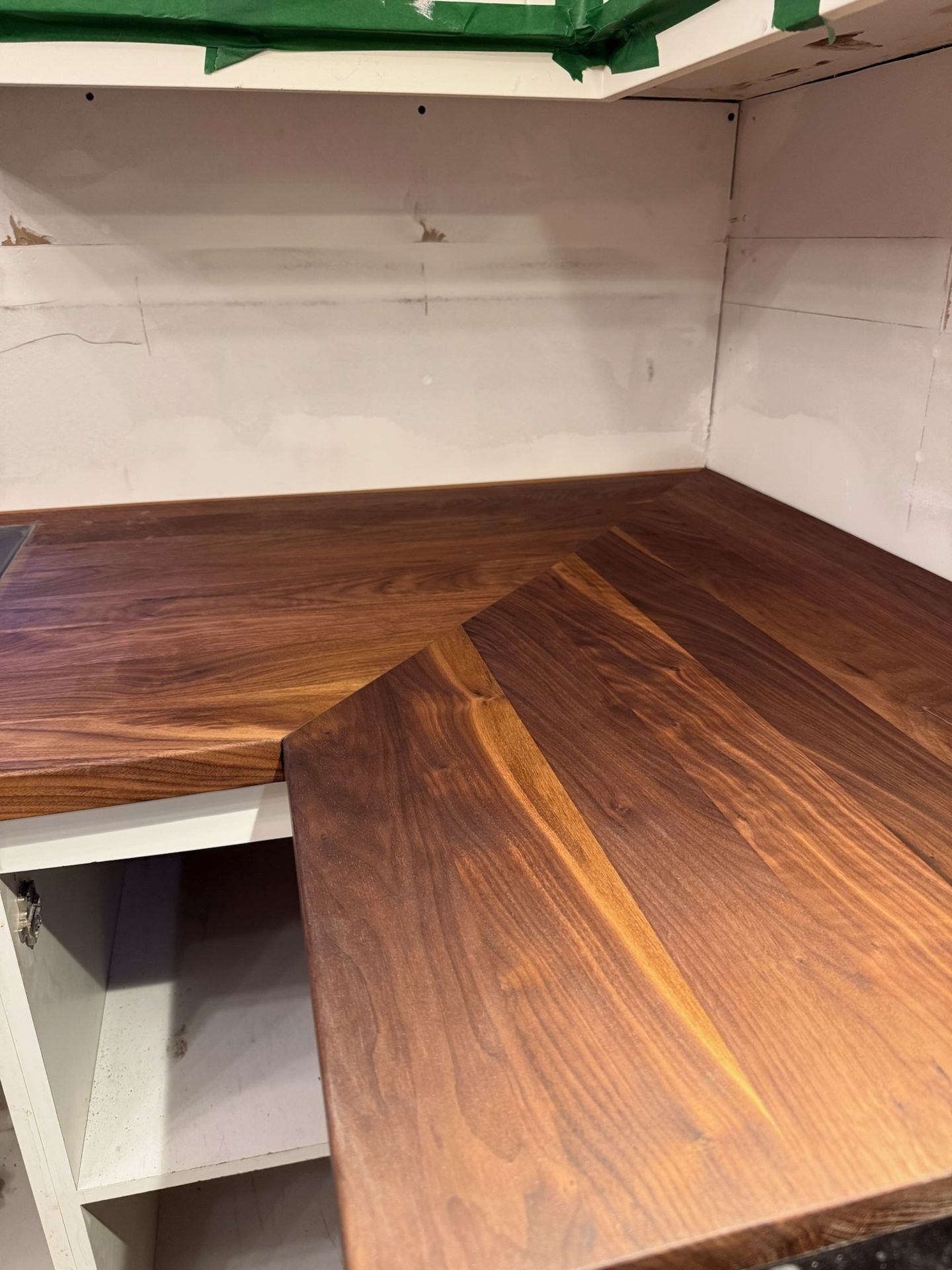 détail assemblage noyer noir veinage naturel